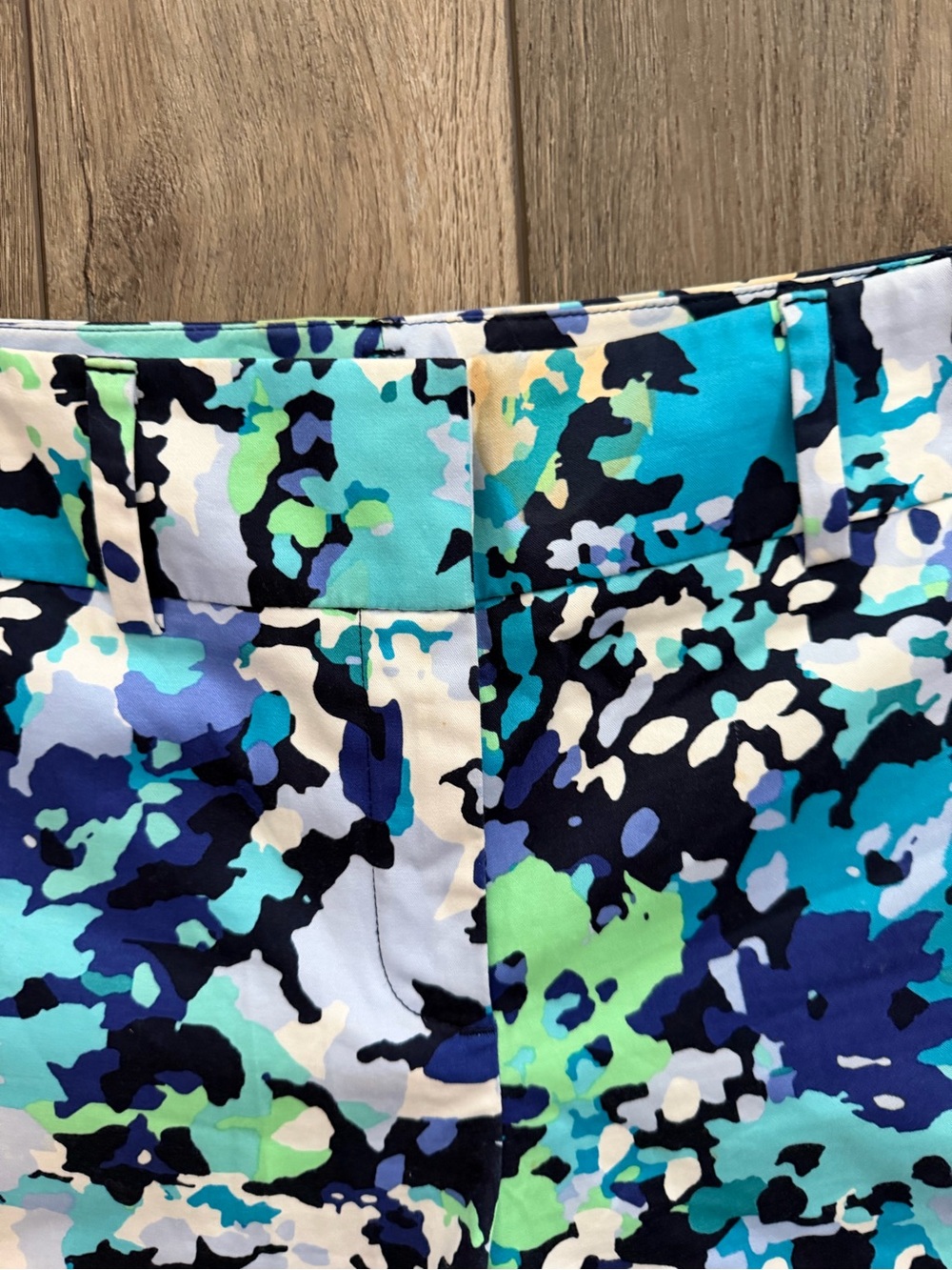 New York & Company Aqua Blue Multi-Print Mid Waist Shorts Size 8 - Picture 3 of 8